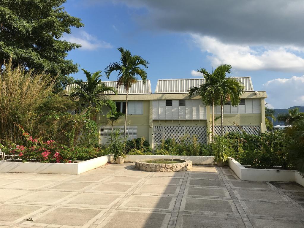 Anna'S Joye Seawind - Freeport, Montego Bay Lägenhet Exteriör bild